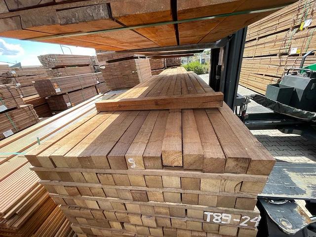 Guyana teak palen fijnbezaagd 3050x68x68mm (56x) - afbeelding 1 van  4