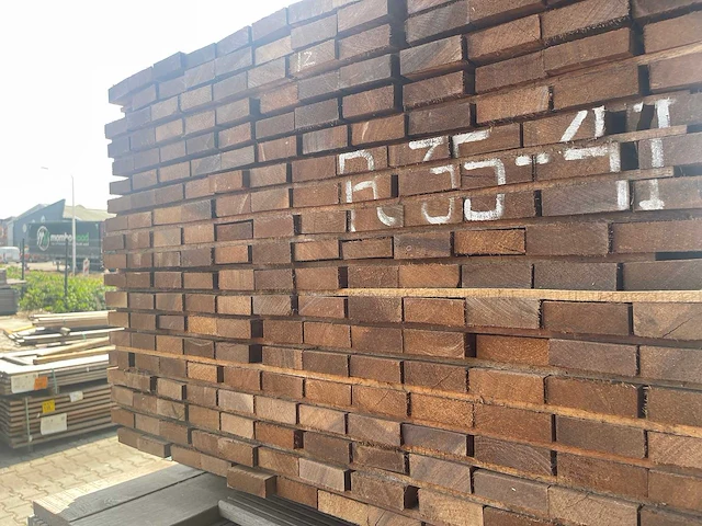 Guyana teak planken fijnbezaagd 2000x80x27mm (228x) - afbeelding 3 van  3