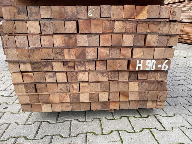 Guyana teak planken fijnbezaagd 3050x60x60mm (135x) - afbeelding 3 van  3
