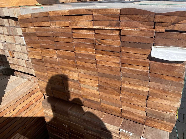 Guyana teak planken geschaafd 1250x140x25mm (161x) - afbeelding 3 van  3