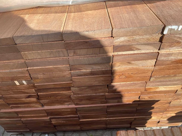 Guyana teak planken geschaafd 1250x140x25mm (161x) - afbeelding 3 van  3