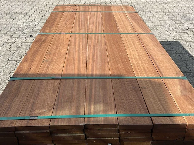 Guyana teak planken geschaafd 1250x140x25mm (161x) - afbeelding 1 van  4