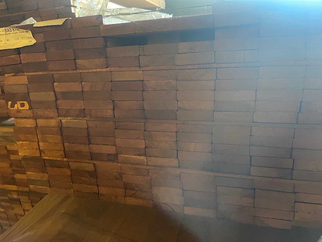 Guyana teak planken geschaafd 1250x90x25mm (217x) - afbeelding 3 van  3