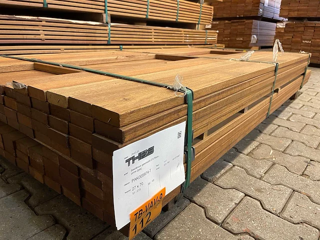 Guyana teak planken geschaafd 1850-2150x70x27mm (117x) - afbeelding 2 van  3