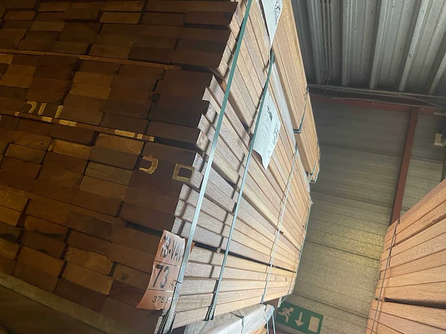 Guyana teak planken geschaafd 1850x90x25mm (253x) - afbeelding 4 van  4