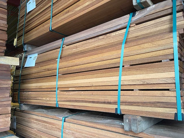 Guyana teak planken geschaafd 1850x90x25mm (253x) - afbeelding 4 van  4