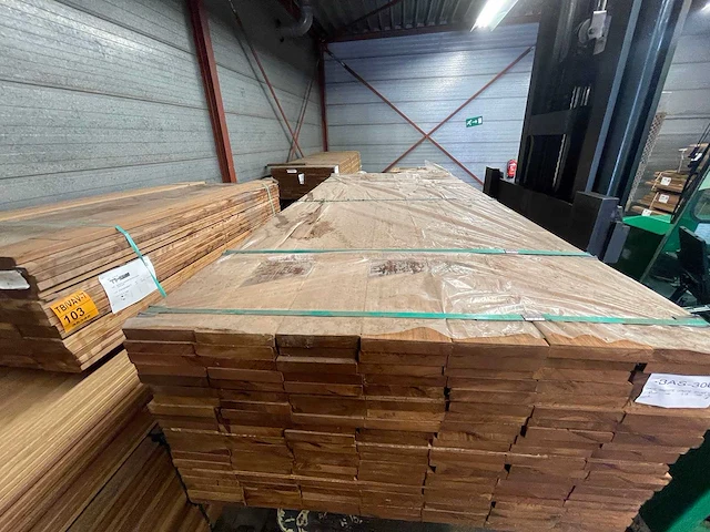 Guyana teak planken geschaafd 2150x140x25mm (70x) - afbeelding 1 van  3