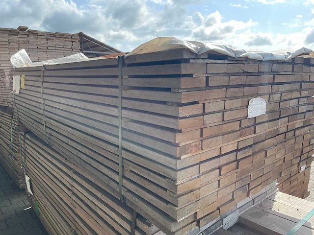 Guyana teak planken geschaafd 2150x90x25mm (165x) - afbeelding 2 van  3