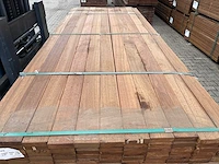 Guyana teak planken geschaafd 2450x90x25mm (198x) - afbeelding 1 van  4