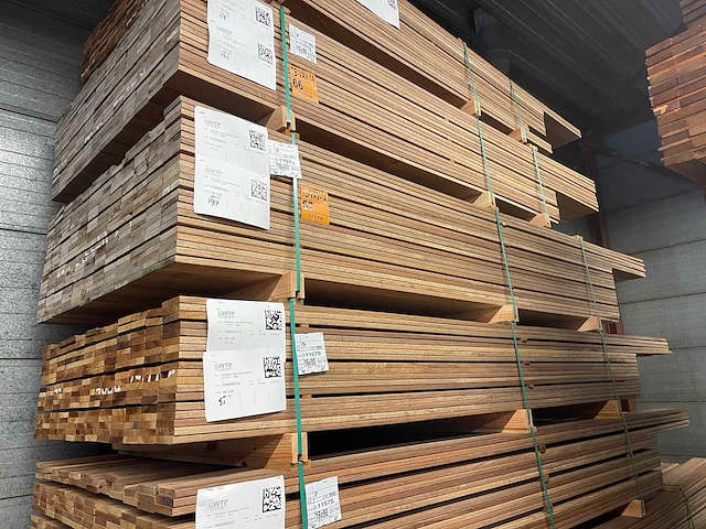 Guyana teak planken geschaafd 2500-3000x90x16mm (265x) - afbeelding 4 van  4