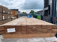 Guyana teak planken geschaafd 3350x90x25mm (126x) - afbeelding 3 van  4