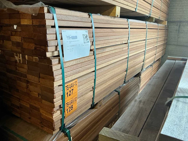 Guyana teak planken geschaafd 3350x90x25mm (127x) - afbeelding 4 van  4