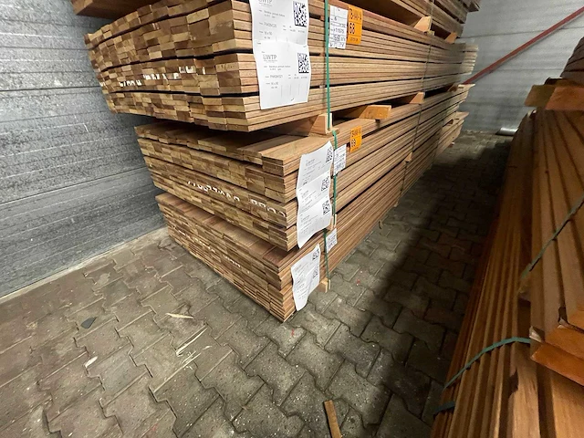 Guyana teak planken geschaafd 3500-4500x90x16mm (206x) - afbeelding 4 van  4