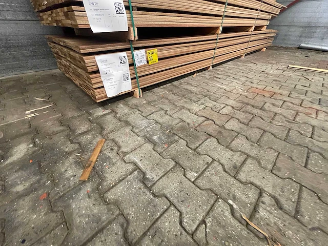 Guyana teak planken geschaafd 4500-5000x90x16mm (203x) - afbeelding 4 van  4