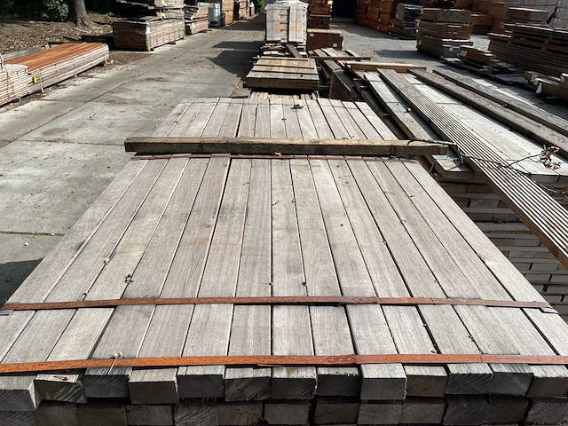 Guyana teak regels geschaafd 1850-2450x65x42mm (135x) - afbeelding 1 van  3