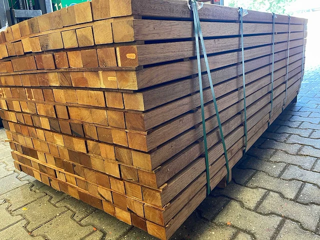 Guyana teak regels geschaafd 2750x68x42mm (84x) - afbeelding 2 van  4