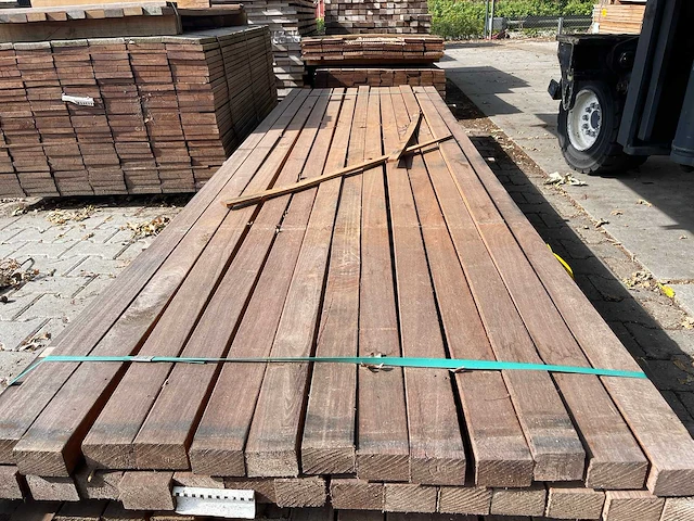 Guyana teak regels geschaafd 3050x65x42mm (58x) - afbeelding 1 van  3