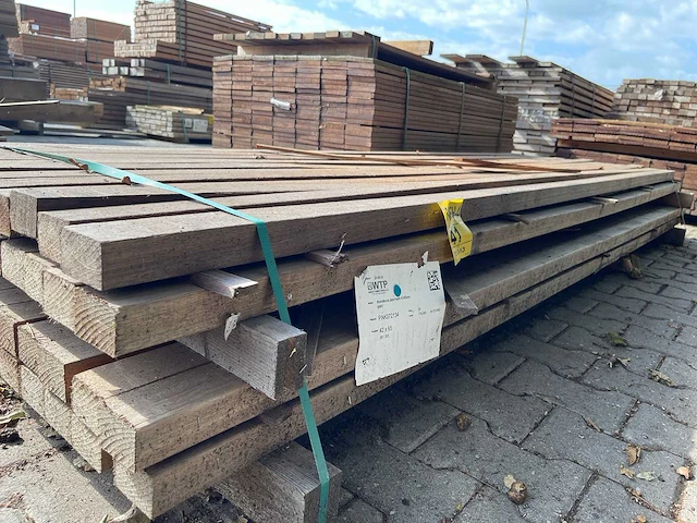 Guyana teak regels geschaafd 3050x65x42mm (58x) - afbeelding 2 van  3