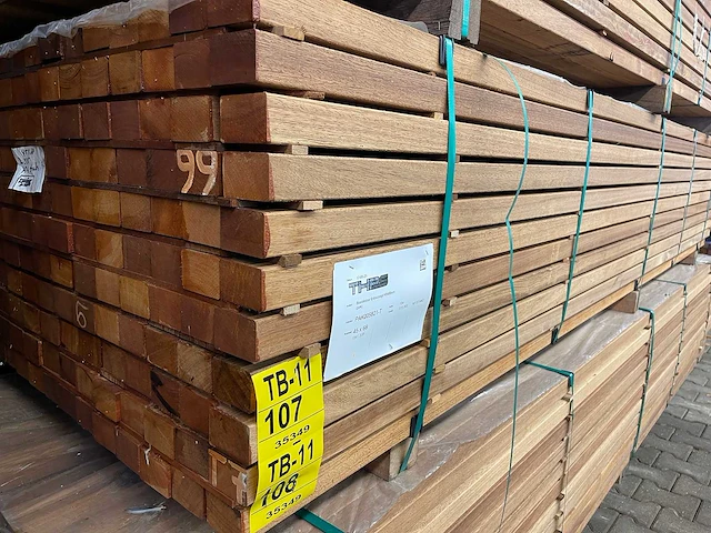 Guyana teak regels geschaafd 3350x68x42mm (77x) - afbeelding 4 van  4