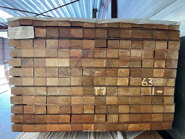 Guyana teak regels geschaafd 3650x68x45mm (152x) - afbeelding 2 van  3