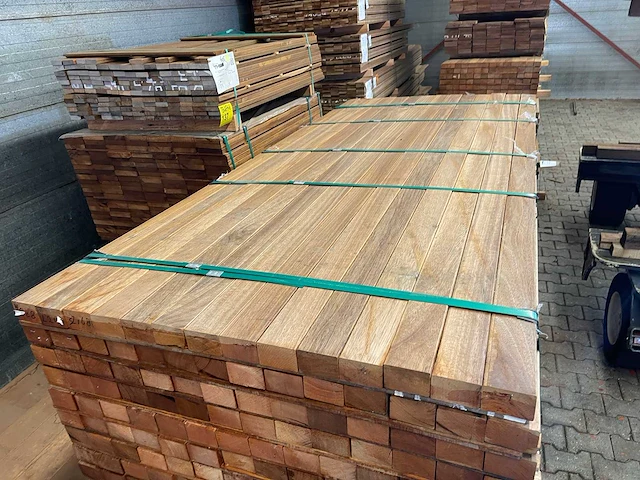 Guyana teak regels geschaafd 4550x68x45mm (62x) - afbeelding 1 van  4