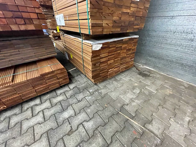 Guyana teak vlonderplanken 1250x145x21mm (189x) - afbeelding 4 van  4