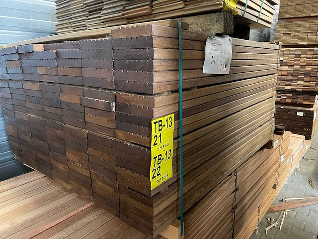 Guyana teak vlonderplanken 1250x145x21mm (71x) - afbeelding 4 van  4