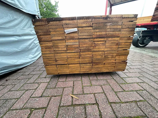 Guyana teak vlonderplanken 1250x145x28mm (141x) - afbeelding 3 van  4