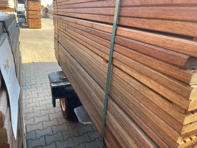 Guyana teak vlonderplanken 1550x140x25mm (161x) - afbeelding 2 van  3