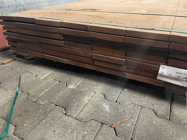 Guyana teak vlonderplanken 1550x145x21mm (49x) - afbeelding 3 van  3