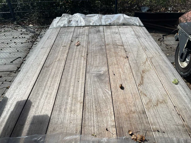 Guyana teak vlonderplanken 1850x145x21mm (189x) - afbeelding 1 van  3