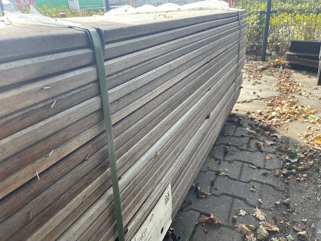 Guyana teak vlonderplanken 1850x145x21mm (189x) - afbeelding 2 van  3