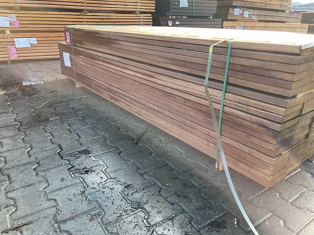 Guyana teak vlonderplanken 27x145mm, lengte 42/245cm 91/275cm (133x) - afbeelding 1 van  2