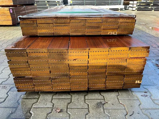 Guyana teak vlonderplanken 27x145mm, lengte 42/245cm 91/275cm (133x) - afbeelding 2 van  2