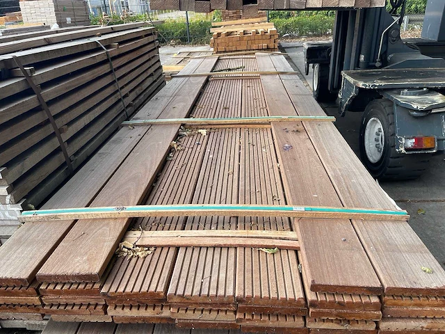 Guyana teak vlonderplanken 3650x145x21mm (32x) - afbeelding 1 van  3