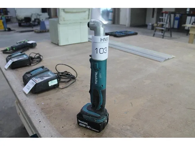 Haakse accu schroefmachine makita dtl061 incl. 18 volt 5amp accu. - afbeelding 1 van  1