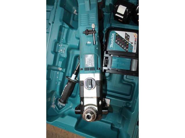 Haakse accuboorhamer makita dda460 36v met 2 accu's en oplader in koffer. - afbeelding 4 van  4