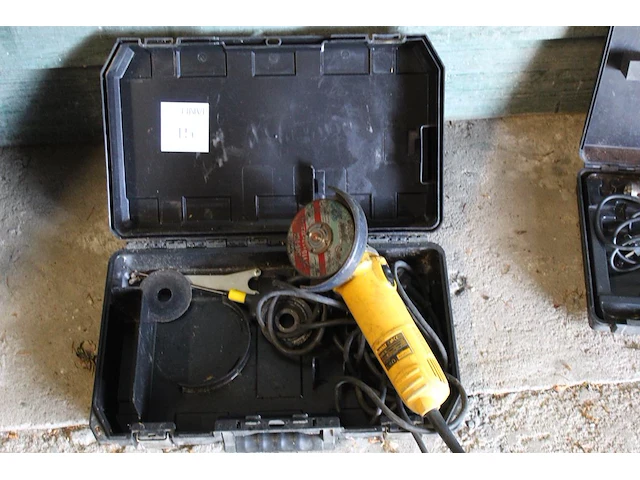 Haakse slijper dewalt, type d28154 in koffer - afbeelding 1 van  1
