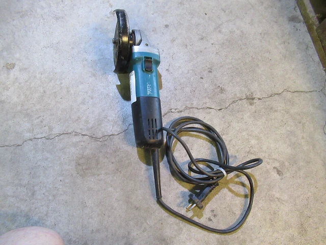 Haakse slijper makita, 9558n - afbeelding 2 van  2