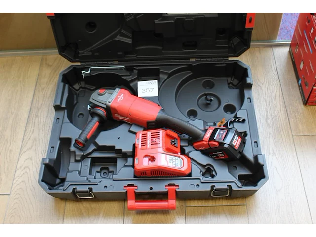 Haakse slijptol milwaukee m18 oneflag230xpdb incl. accu en lader in kunststof koffer - afbeelding 1 van  4
