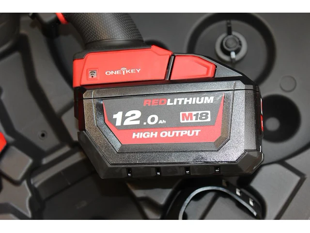 Haakse slijptol milwaukee m18 oneflag230xpdb incl. accu en lader in kunststof koffer - afbeelding 3 van  4