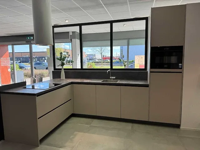 Häcker - showroomkeuken (c) - afbeelding 2 van  13