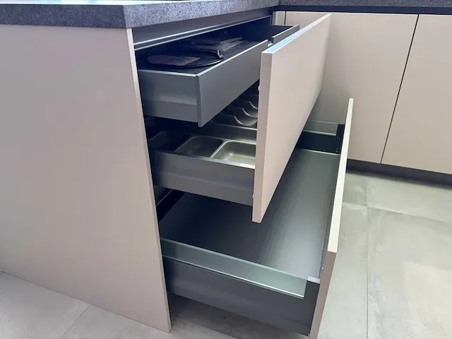 Häcker - showroomkeuken (c) - afbeelding 4 van  13