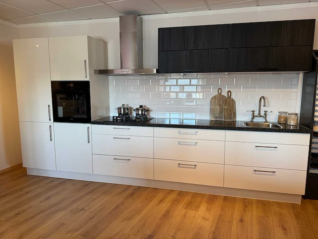 Häcker - showroomkeuken - afbeelding 1 van  46