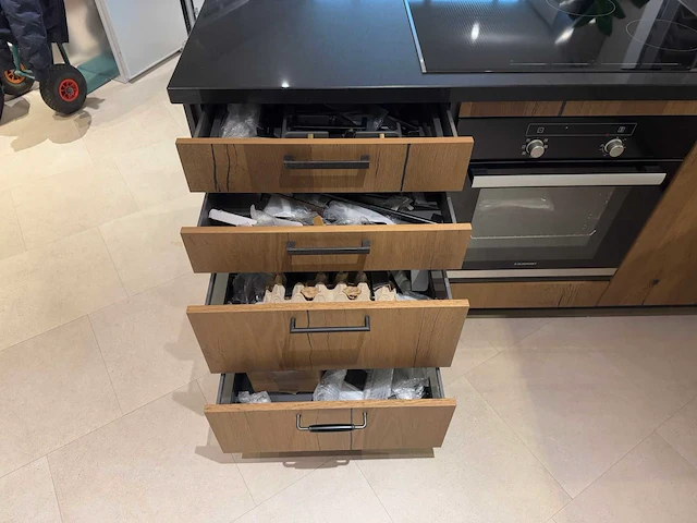 Häcker - systemat - showroomkeuken - afbeelding 24 van  28