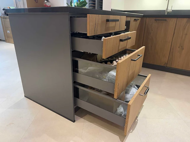 Häcker - systemat - showroomkeuken - afbeelding 25 van  28
