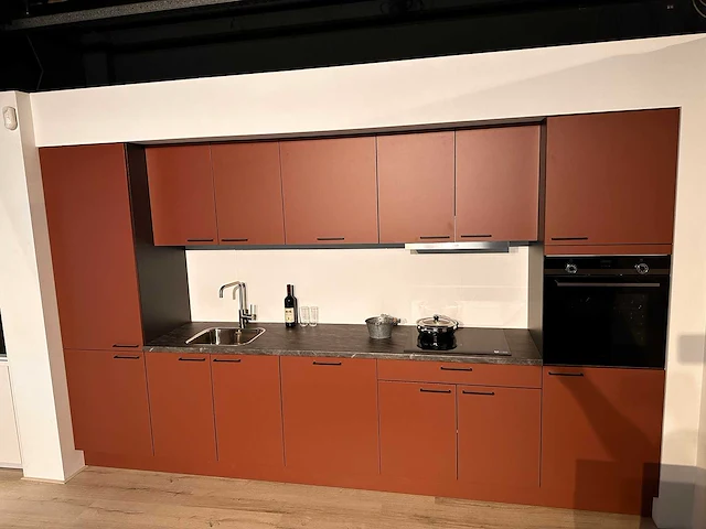 Häcker concept130 scala amarant mat rechte keuken - afbeelding 1 van  30