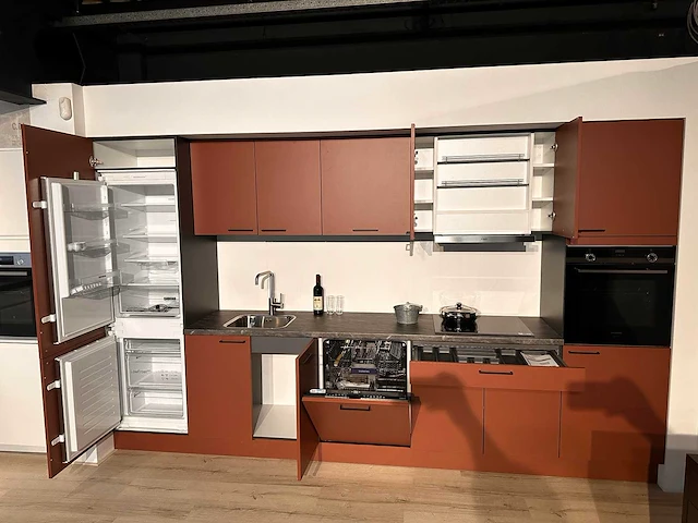 Häcker concept130 scala amarant mat rechte keuken - afbeelding 26 van  30