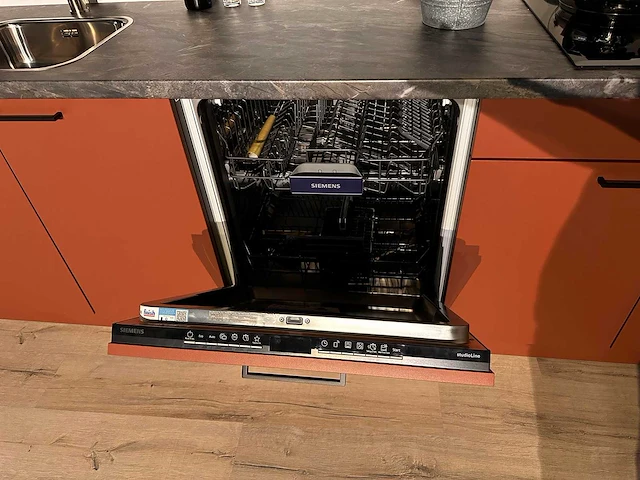 Häcker concept130 scala amarant mat rechte keuken - afbeelding 29 van  30