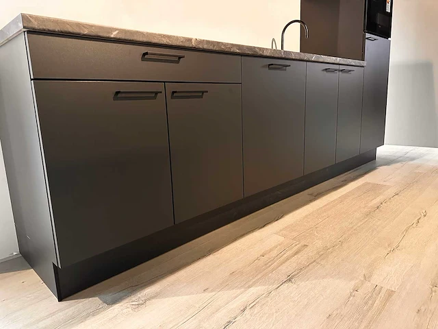 Häcker concept130 uno zwart mat keukenopstelling - afbeelding 14 van  18